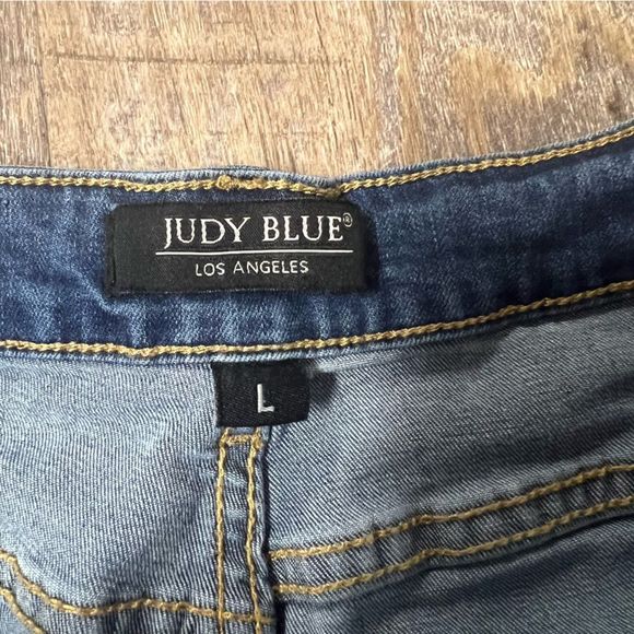 JUDY BLUE Shorts Womens Large Mid Rise Cuffed Blue Denim Distressed Ripped 29x4 - Picture 8 of 8